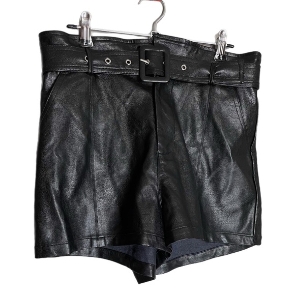 NWT Le Lis Collection Faux Leather Shorts Women’s Size Small - Picture 1 of 4